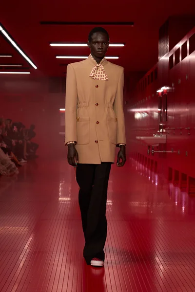 Look 9
